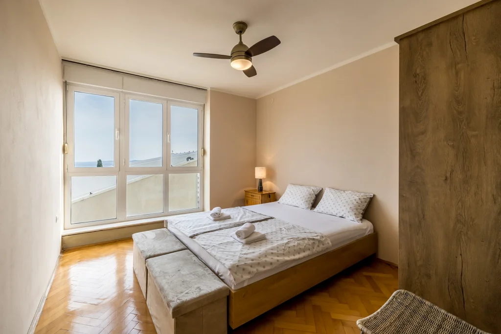 Široki kadar spavaće sobe 1 s balkonom, apartman Le Blue Split