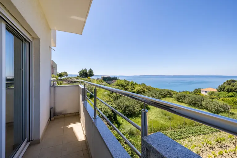 uperior apartman Pavarotti u Stobreču — pogled na more s balkona