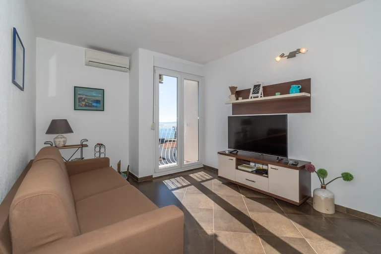 Trstenik, jednosobni apartman s pogledom na more blizu plaže u Splitu