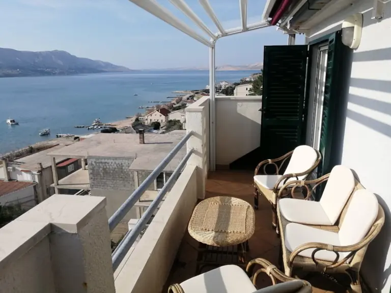 Terasa s pogledom na more, apartman Vista dal Mare u Pagu