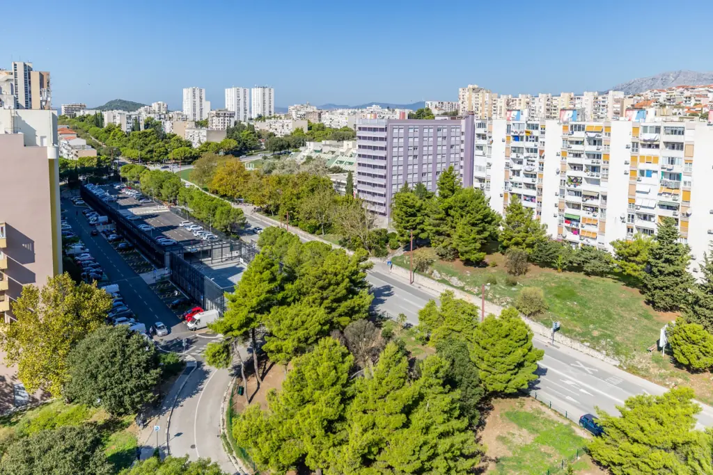 Pogledom na grad, zelenilo i more, apartman Vista Shine u Splitu