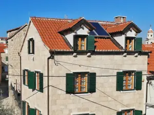 Kamena kuća za odmor, Semper Cons